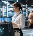 IA en la industria transformando sectores clave a través del análisis de datos y la automatización.
