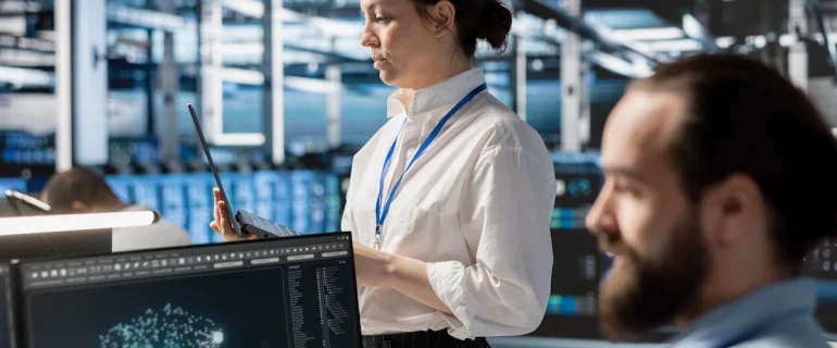 IA en la industria transformando sectores clave a través del análisis de datos y la automatización.