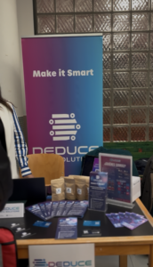 Foto tomada en el stand de DDS en la feria del emple de la facultad de conomia en la universidad de cantabria el 12 de febrero del 2026