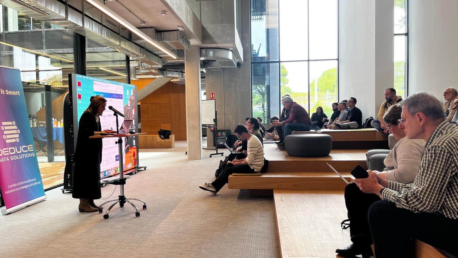 El equipo de Deduce Data Solutions abriendo el workshop Manos a la IA en el CIE Santander con una demo en directo de IA aplicada
