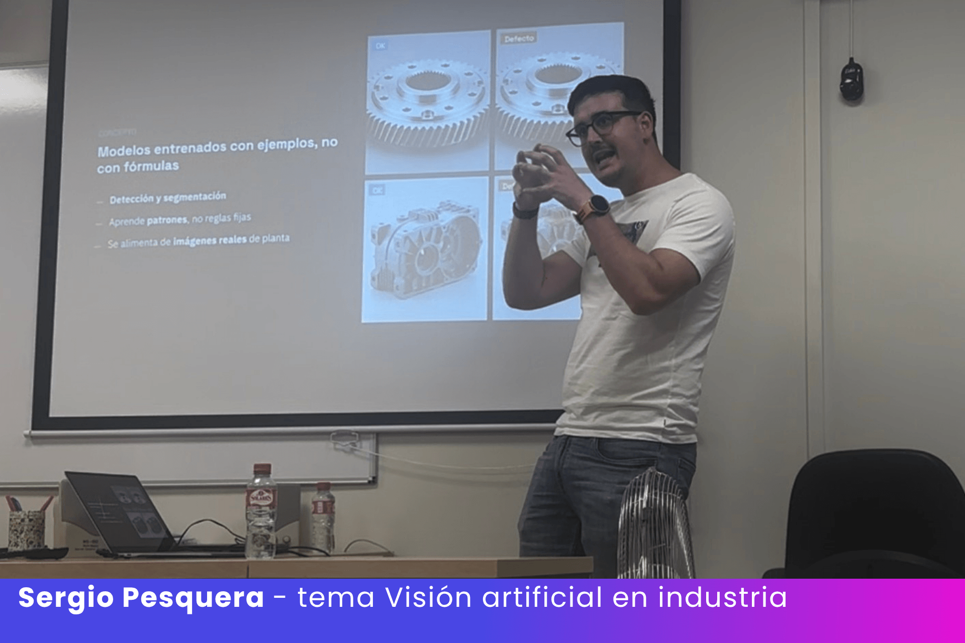 Sergio Pesquera exponiendo cómo aplicar la visión artificial en la industria