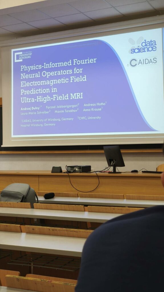 Diapositiva inicial de la ponencia «Physics-Informed Fourier Neural Operators for Electromagnetic Field Prediction in Ultra-High-Field MRI» en ECML PKDD 2026