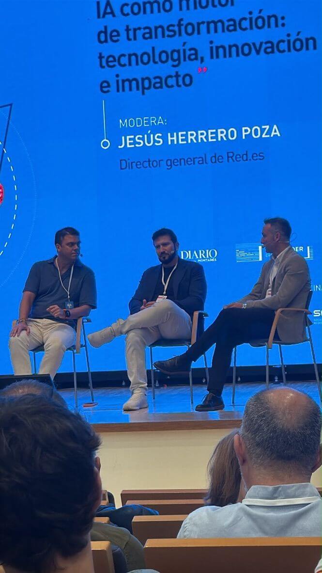 Mesa redonda «IA como motor de transformación: tecnología, innovación e impacto» en SIA 2026, con Diego Tuccillo, CEO de Deduce Data Solutions, en el escenario del Palacio de Exposiciones de Santander